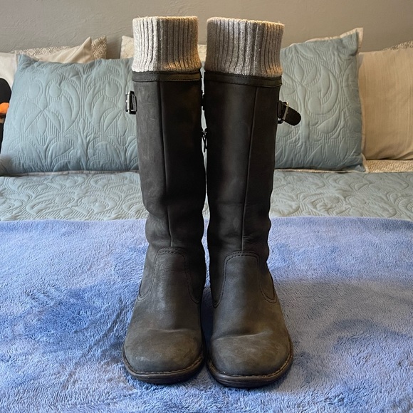 UGG Boots - Picture 3 of 9